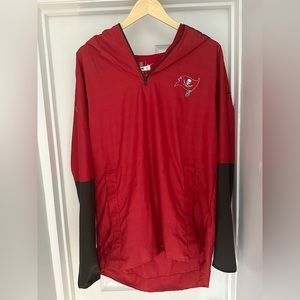 **PLAYER ISSUED** Tampa Bay Buccaneers On Field Pullover with hood